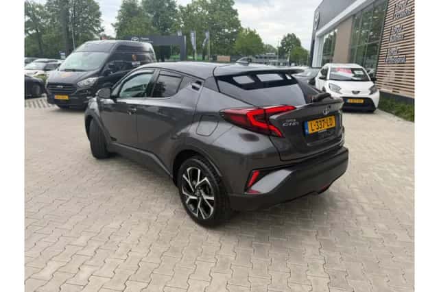Toyota C-HR (2019) thumbnail 3