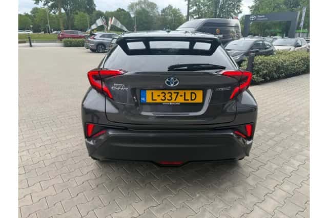 Toyota C-HR (2019) thumbnail 4