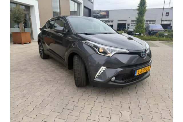 Toyota C-HR (2019) thumbnail 5
