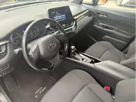 Toyota C-HR (2019) thumbnail 10