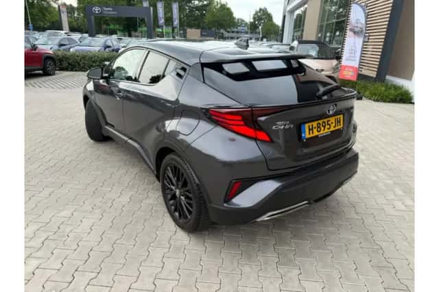 Toyota C-HR (2020) thumbnail 2