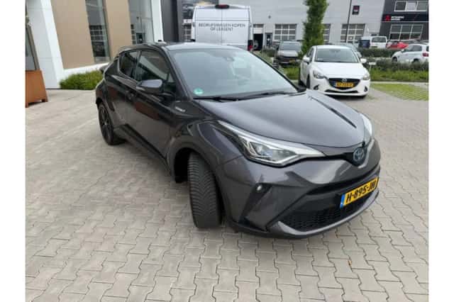Toyota C-HR (2020) thumbnail 3