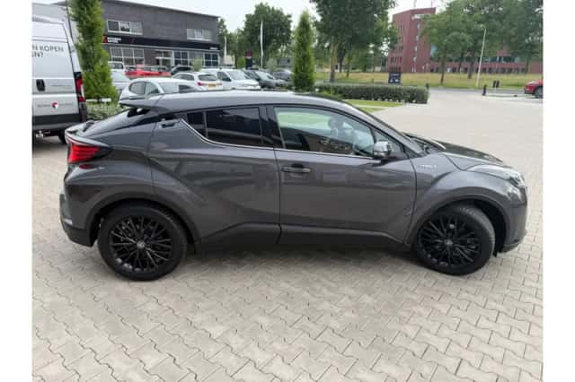 Toyota C-HR (2020) thumbnail 6