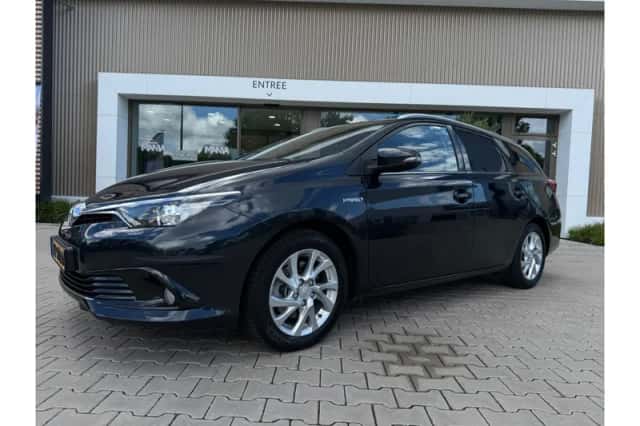 Toyota Auris (2016) thumbnail 1