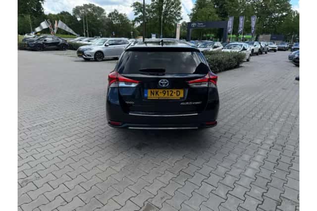 Toyota Auris (2016) thumbnail 3