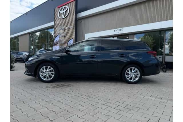 Toyota Auris (2016) thumbnail 5