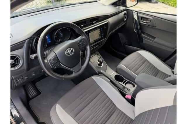 Toyota Auris (2016) thumbnail 6
