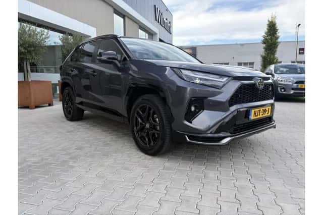 Toyota RAV4 (2025) thumbnail 2