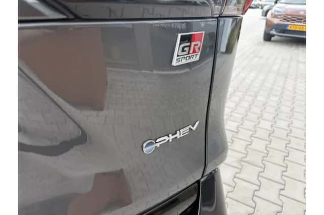 Toyota RAV4 (2025) thumbnail 5