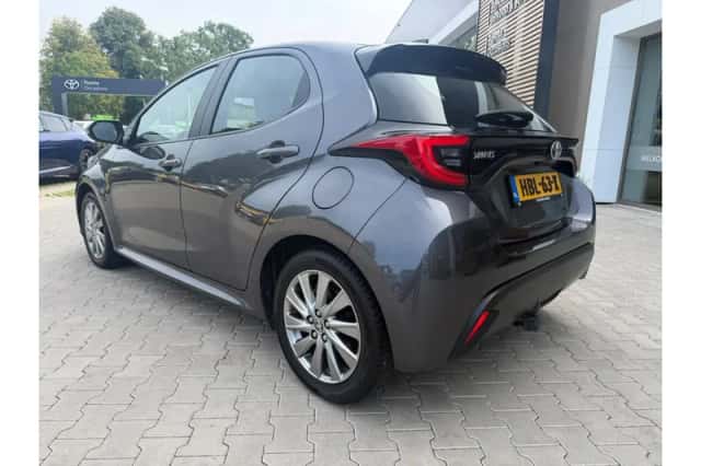 Toyota Yaris (2023) thumbnail 3