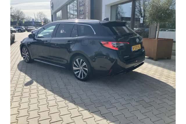 Toyota Corolla (2021) thumbnail 3