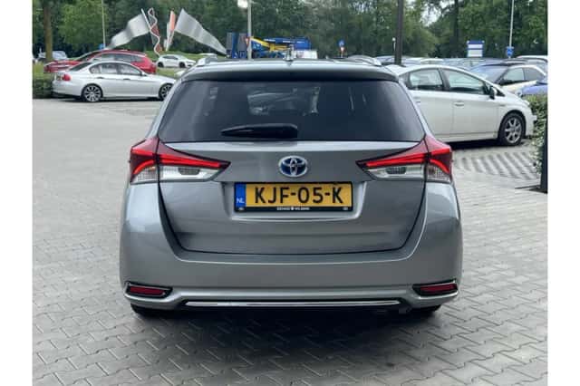 Toyota Auris (2017) thumbnail 3