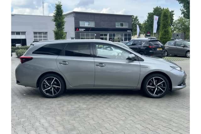 Toyota Auris (2017) thumbnail 4