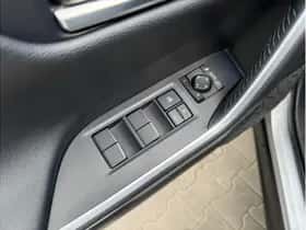 Toyota RAV4 (2021) thumbnail 19