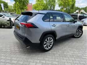 Toyota RAV4 (2021) thumbnail 4