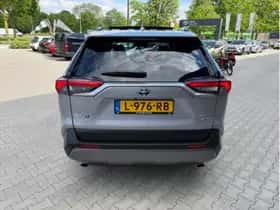 Toyota RAV4 (2021) thumbnail 6