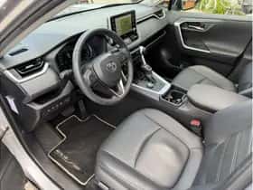 Toyota RAV4 (2021) thumbnail 8