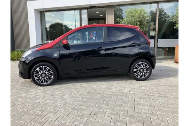 Toyota Aygo (2021) thumbnail 2