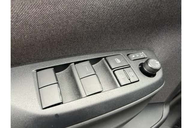 Toyota Yaris Cross (2025) thumbnail 6