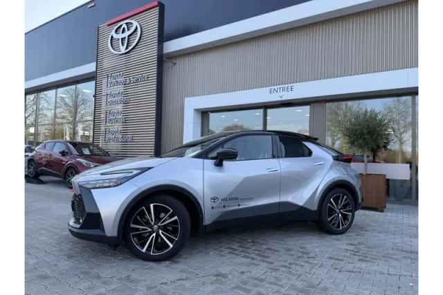 Toyota C-HR (2025) thumbnail 2