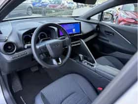 Toyota C-HR (2025) thumbnail 11