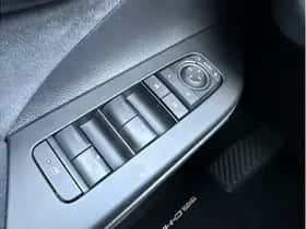 Toyota C-HR (2025) thumbnail 15