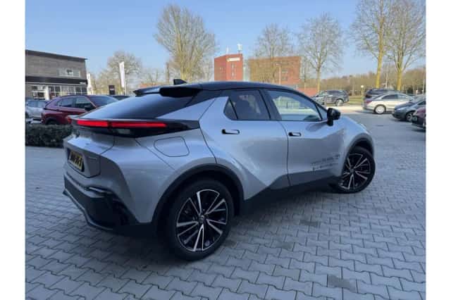 Toyota C-HR (2025) thumbnail 4