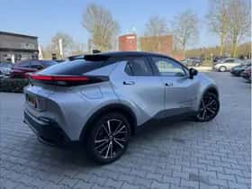 Toyota C-HR (2025) thumbnail 4