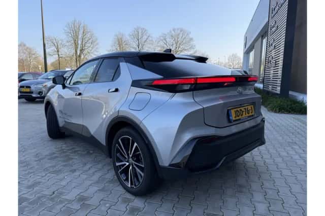 Toyota C-HR (2025) thumbnail 5