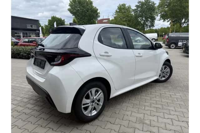 Toyota Yaris (2026) thumbnail 4