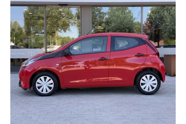Toyota Aygo (2022) thumbnail 2