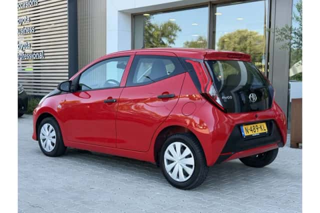 Toyota Aygo (2022) thumbnail 3