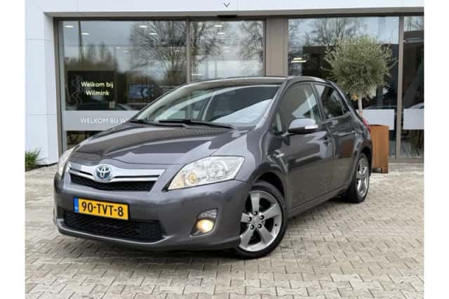 Toyota Auris (2012) thumbnail 1