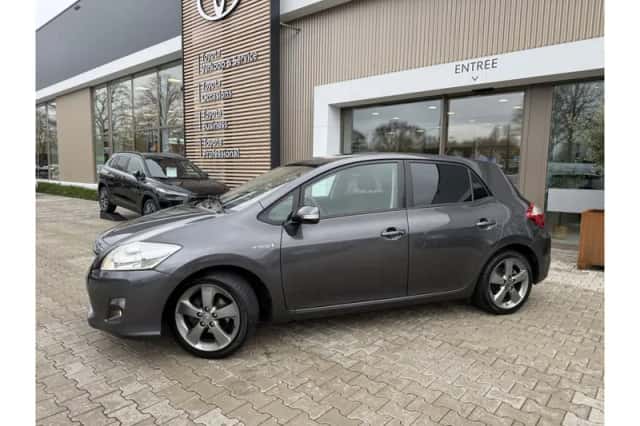 Toyota Auris (2012) thumbnail 2