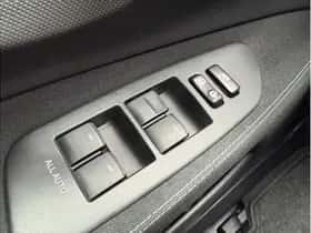 Toyota Auris (2012) thumbnail 17
