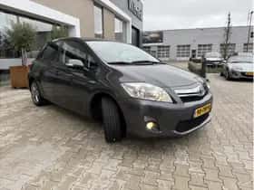 Toyota Auris (2012) thumbnail 3