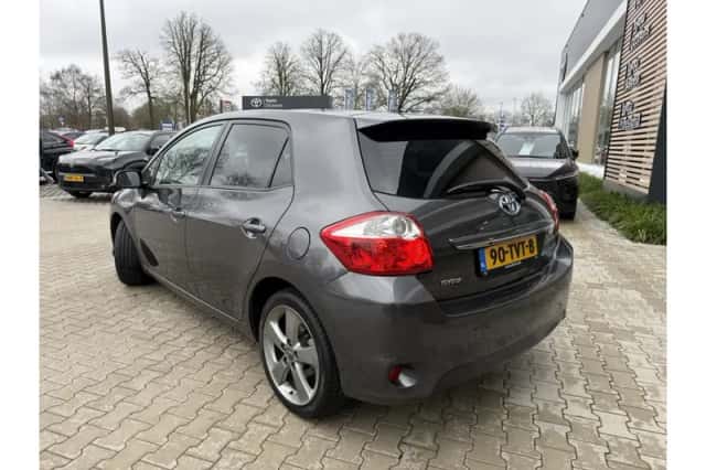 Toyota Auris (2012) thumbnail 4