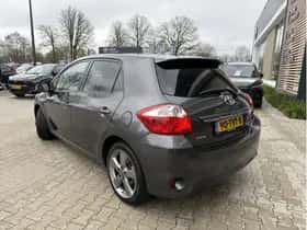 Toyota Auris (2012) thumbnail 4