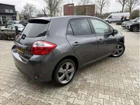 Toyota Auris (2012) thumbnail 5