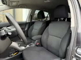 Toyota Auris (2012) thumbnail 6