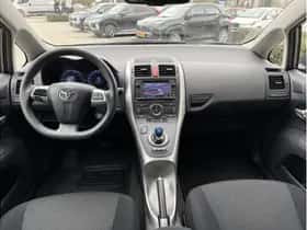 Toyota Auris (2012) thumbnail 9