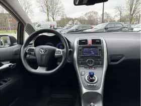 Toyota Auris (2012) thumbnail 10