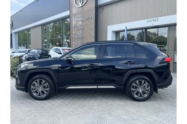 Toyota RAV4 (2023) thumbnail 2