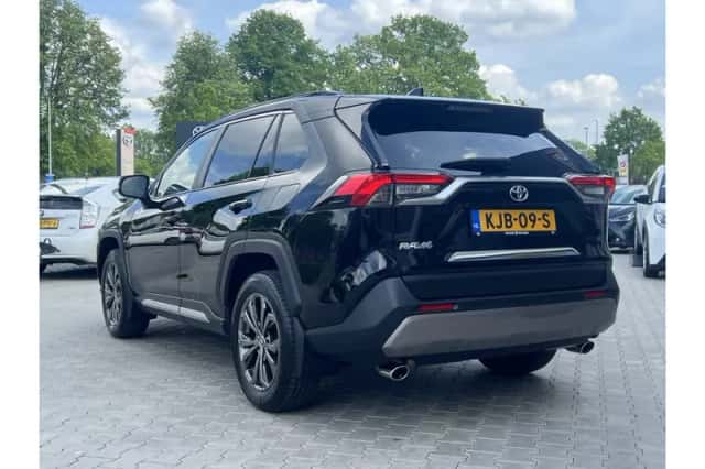 Toyota RAV4 (2023) thumbnail 3