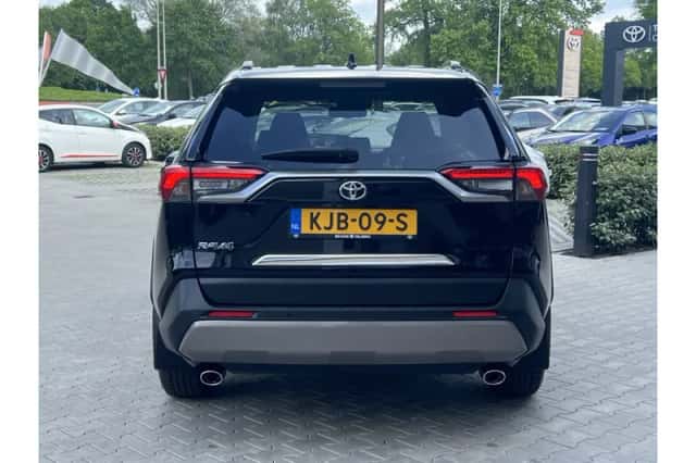 Toyota RAV4 (2023) thumbnail 4