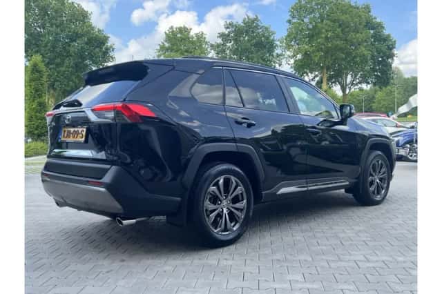 Toyota RAV4 (2023) thumbnail 5