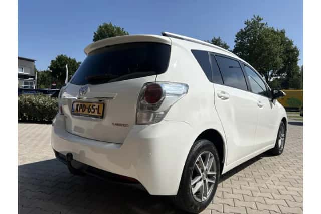 Toyota Verso (2015) thumbnail 4