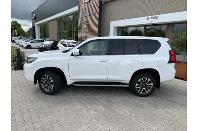 Toyota Land Cruiser (2024) thumbnail 2