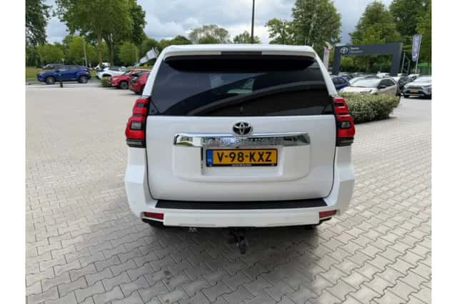 Toyota Land Cruiser (2024) thumbnail 3