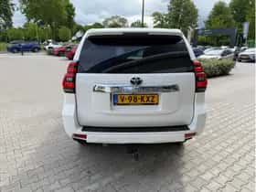 Toyota Land Cruiser (2024) thumbnail 3